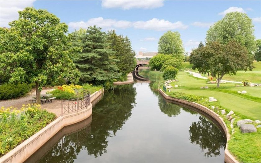 Beautifully updated, move-in-ready condo in a wonderful - photo 30