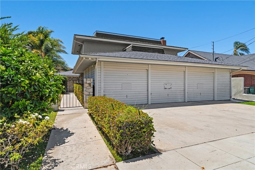 Potential! Potential! First time on the market in 50 years. This - photo 2