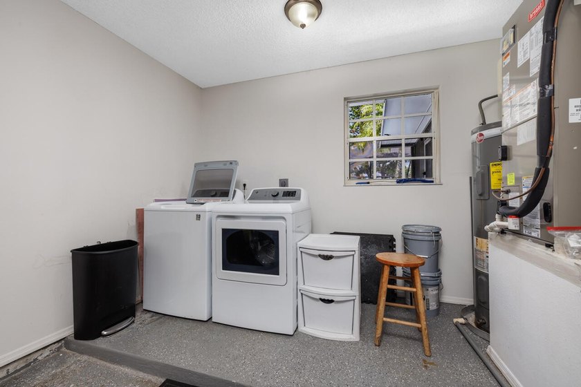 Welcome to this meticulously maintained 3-bedroom 3-bath pool - photo 11