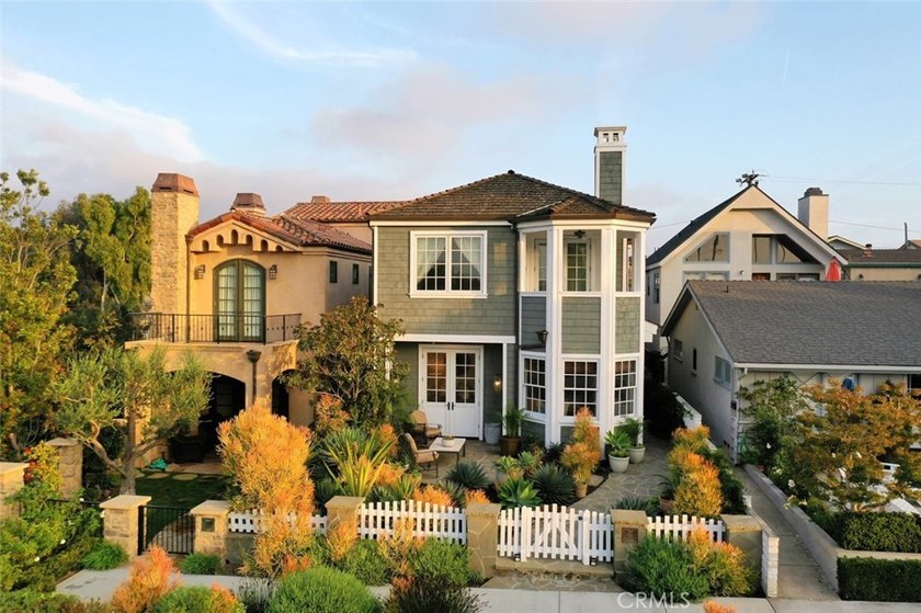 Elegant, contemporary Cape Cod living awaits just two blocks - photo 7