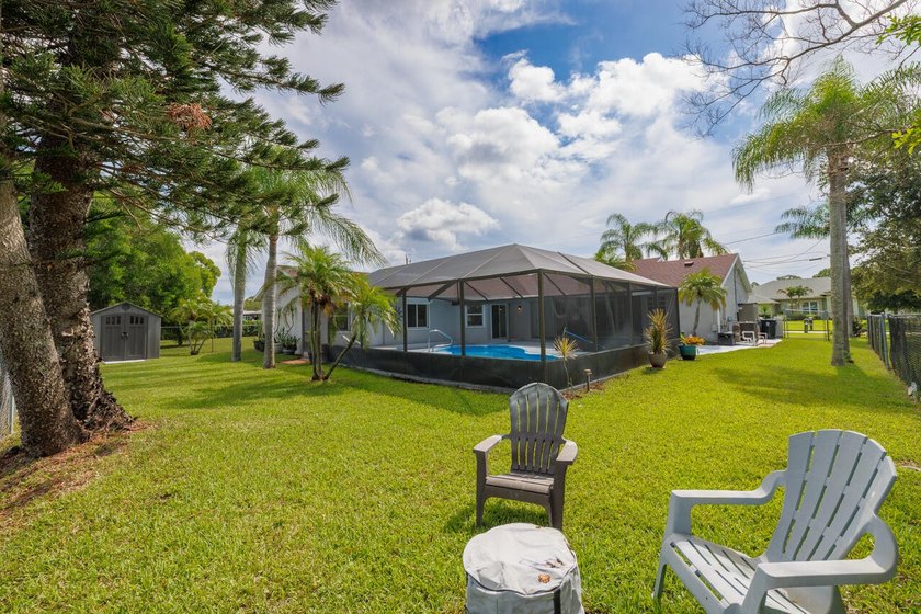 Welcome to this meticulously maintained 3-bedroom 3-bath pool - photo 33