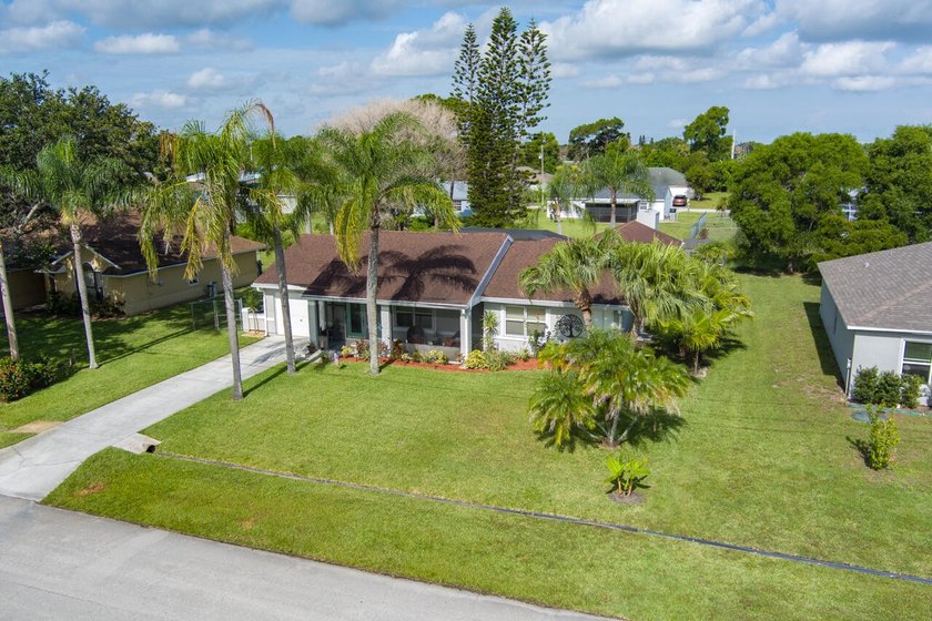 Welcome to this meticulously maintained 3-bedroom 3-bath pool - photo 41
