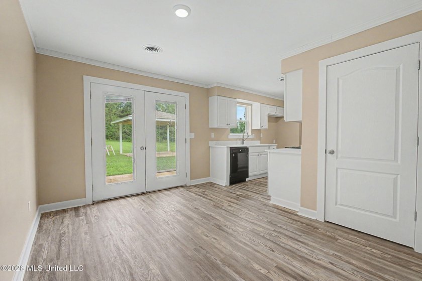 COUNTRY LIVING AT ITS BEST! Welcome to 1945 Pryor Road, where - photo 11