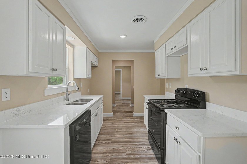 COUNTRY LIVING AT ITS BEST! Welcome to 1945 Pryor Road, where - photo 12
