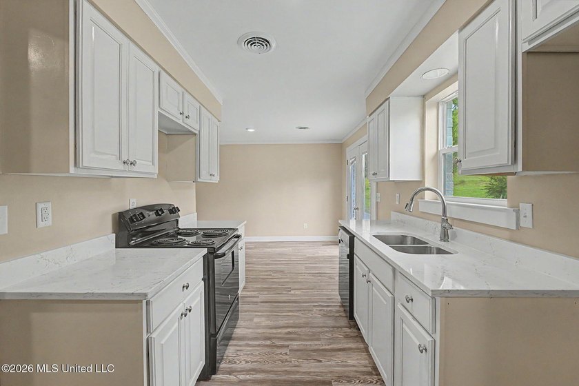 COUNTRY LIVING AT ITS BEST! Welcome to 1945 Pryor Road, where - photo 15