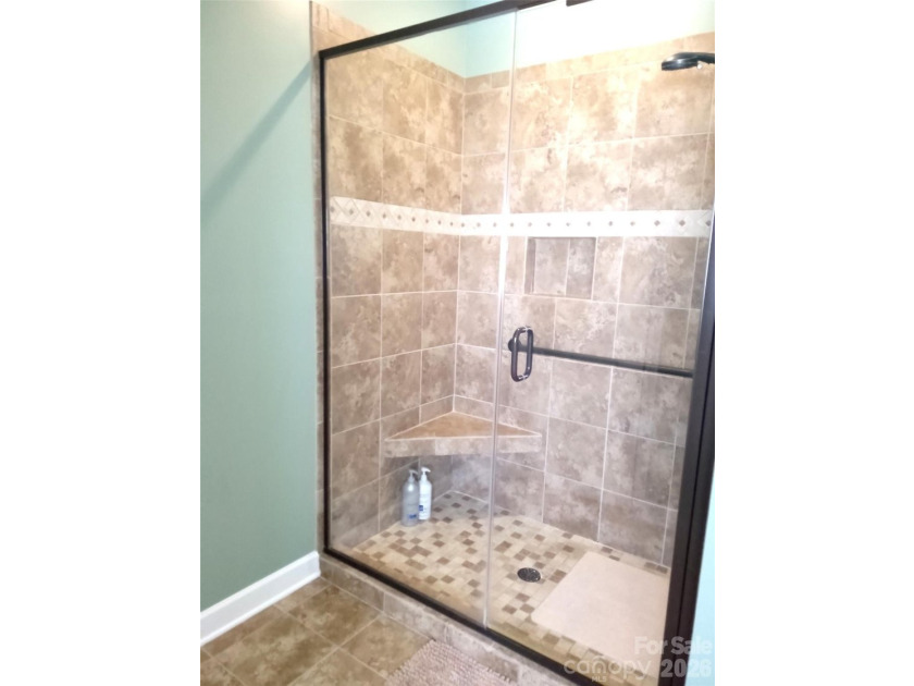 If you've been searching for a custom home, all on one level - photo 19