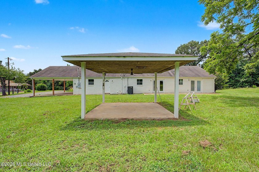 COUNTRY LIVING AT ITS BEST! Welcome to 1945 Pryor Road, where - photo 30
