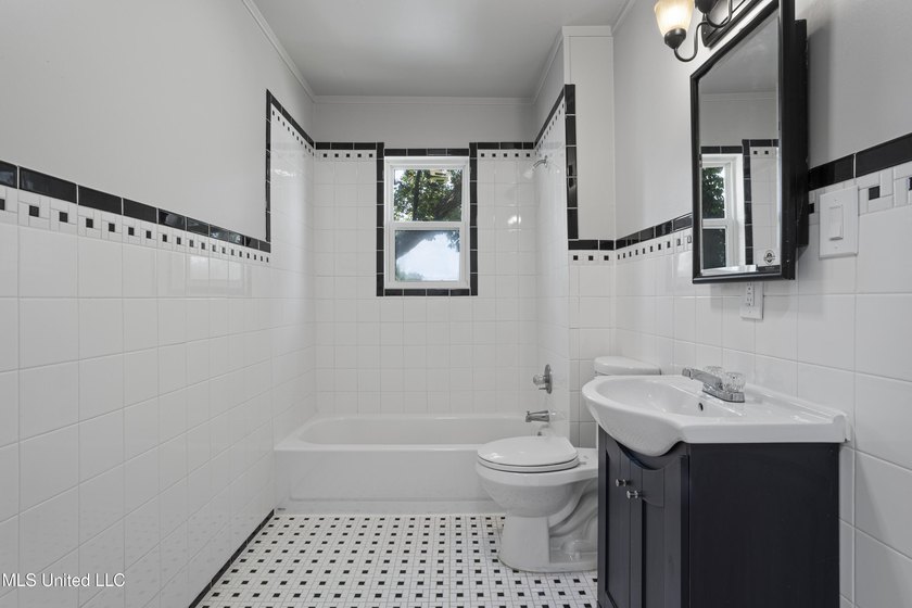 Charming older home on 2nd Street, recently updated! This 2,172 - photo 46