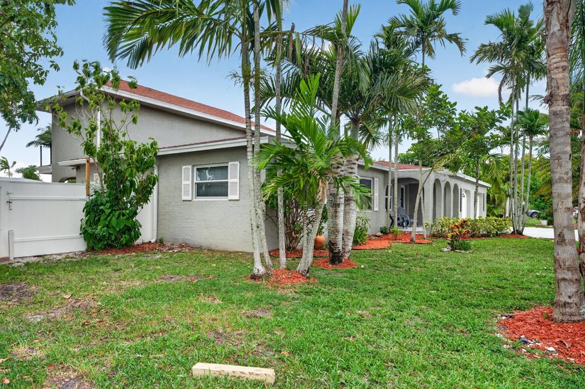 Stunning &amp; fully expanded two-story pool home in the heart of - photo 6