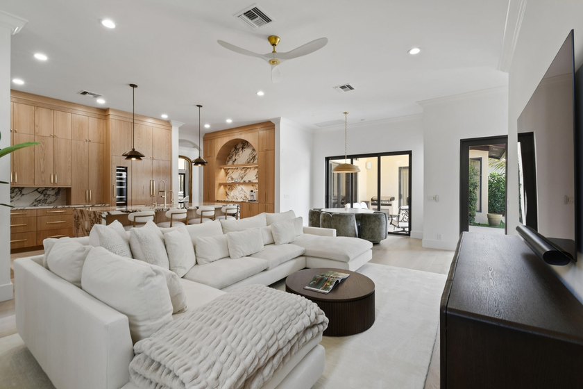 Welcome to one of the most extraordinary homes ever offered in - photo 17