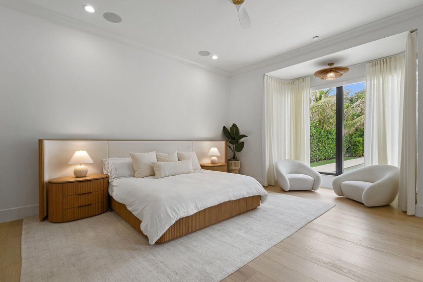 Welcome to one of the most extraordinary homes ever offered in - photo 25