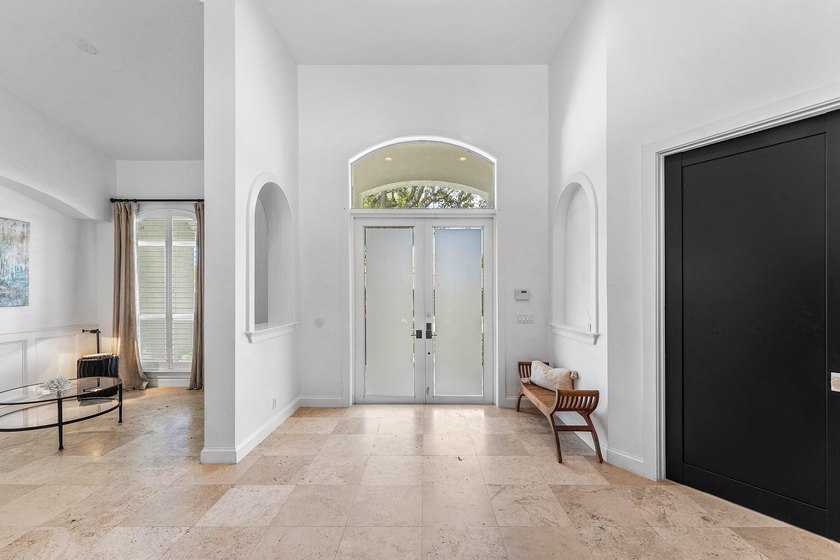 Opportunities like this are rare in East Boca. This stunning - photo 6