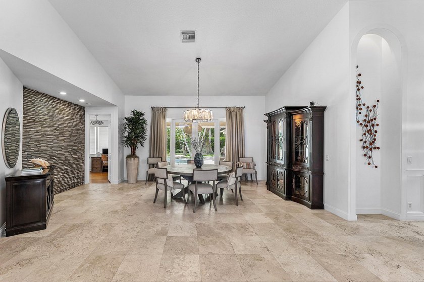 Opportunities like this are rare in East Boca. This stunning - photo 7