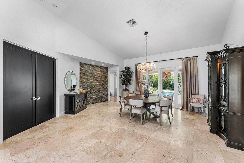 Opportunities like this are rare in East Boca. This stunning - photo 8