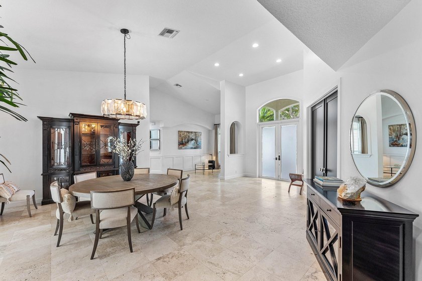 Opportunities like this are rare in East Boca. This stunning - photo 9