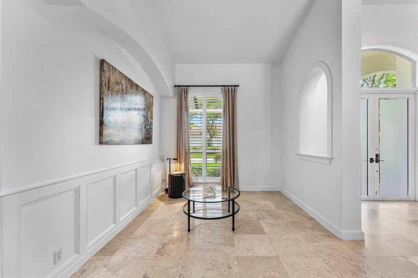 Opportunities like this are rare in East Boca. This stunning - photo 10