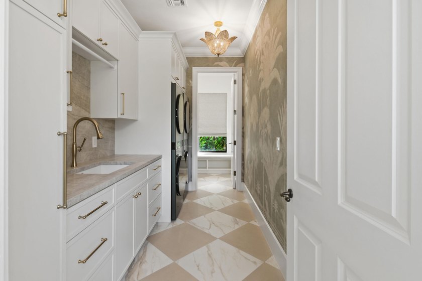 Welcome to one of the most extraordinary homes ever offered in - photo 41