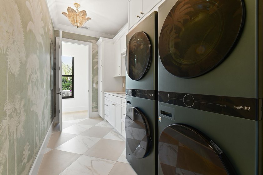 Welcome to one of the most extraordinary homes ever offered in - photo 42