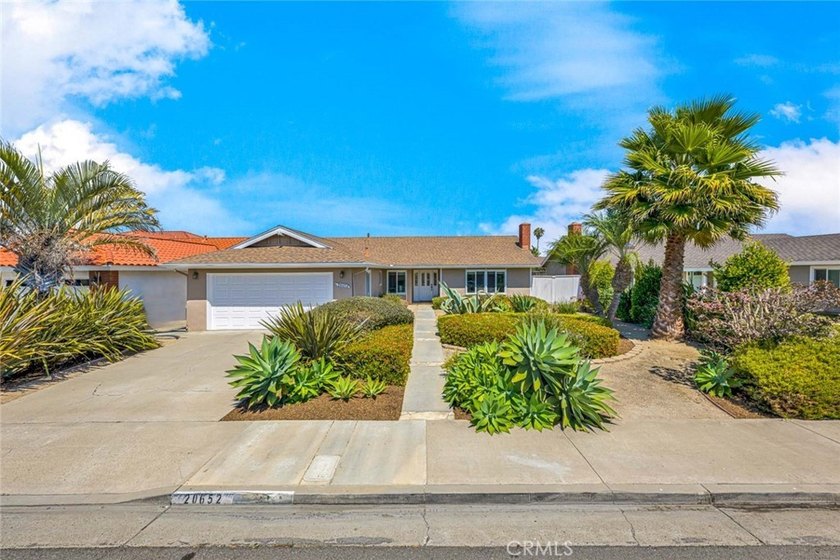 Welcome to this charming 4 bedroom, 1.75 bath single level home - photo 4