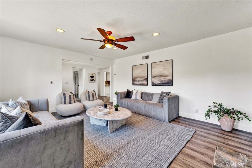 Welcome to this charming 4 bedroom, 1.75 bath single level home - photo 10