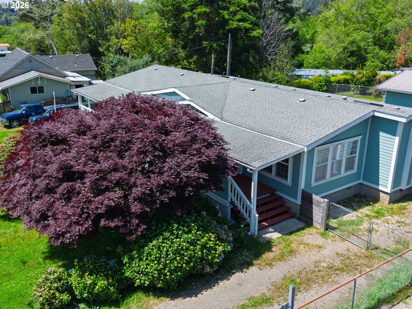 Rare owner-occupied/income property opportunity on Oregon's - photo 2