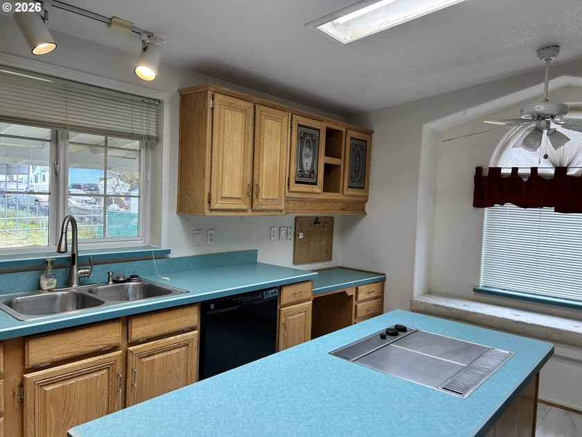 Rare owner-occupied/income property opportunity on Oregon's - photo 7