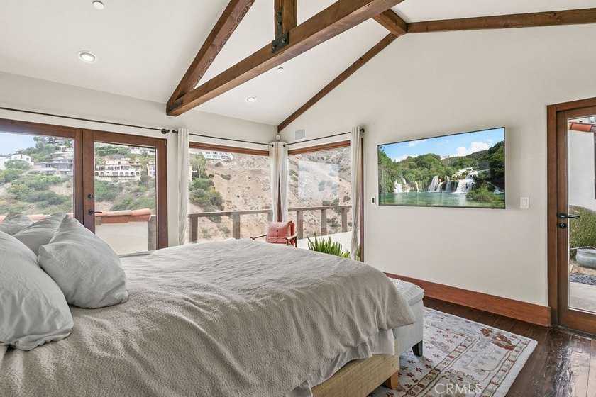 EMERALD BAY | RENTAL | 345 Emerald Bay presents a rare - photo 22