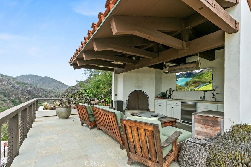 EMERALD BAY | RENTAL | 345 Emerald Bay presents a rare - photo 25