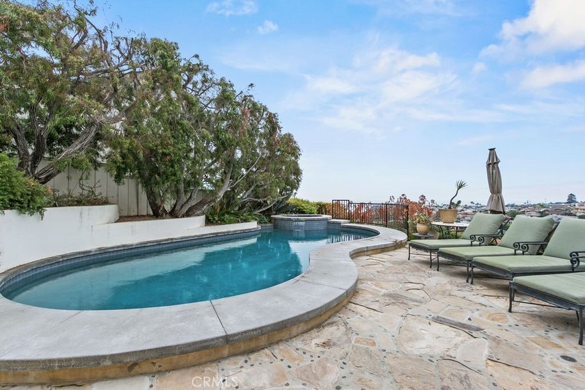 EMERALD BAY | RENTAL | 345 Emerald Bay presents a rare - photo 32