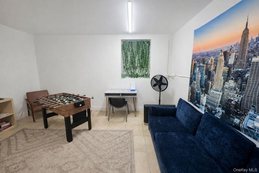 A generously sized 800 sqft one-bedroom apartment in - photo 12