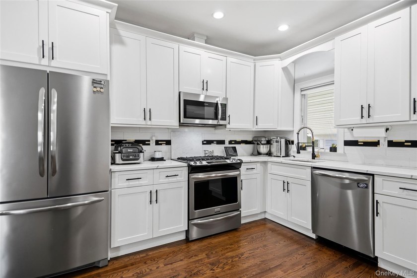 Welcome to this Beautifully Renovated Ranch-Style Home in - photo 13