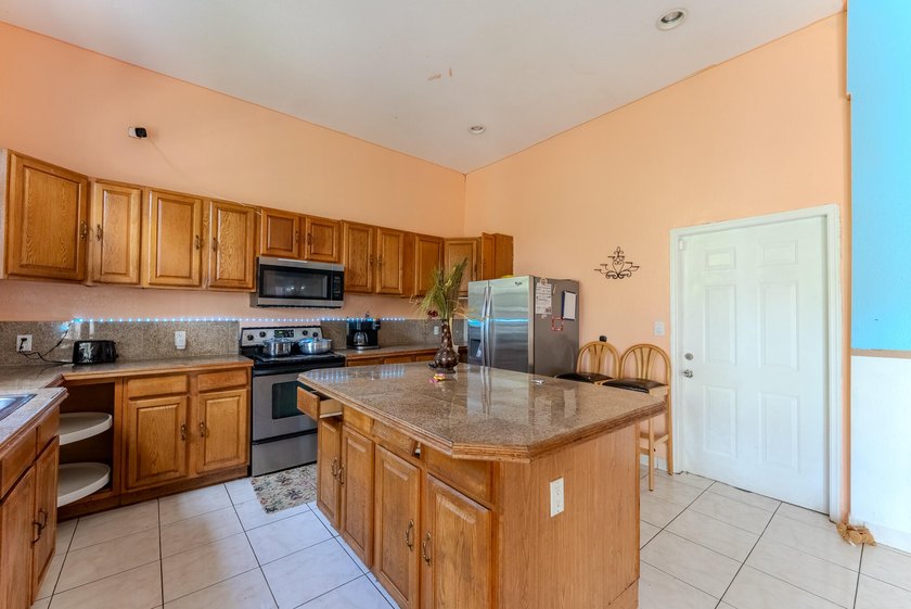 Spacious 4BR/2BA CBS home on a massive, fully fenced 9,000 SF - photo 15