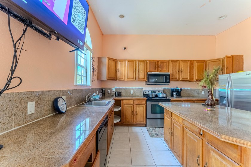 Spacious 4BR/2BA CBS home on a massive, fully fenced 9,000 SF - photo 16