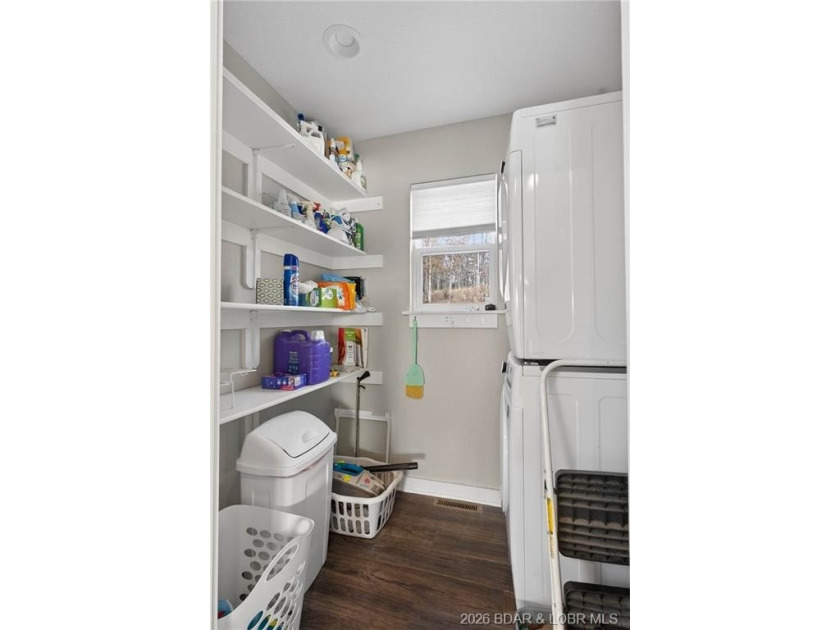 This 3-bedroom, 2.5-bath lakefront home offers over 2,000 square - photo 17