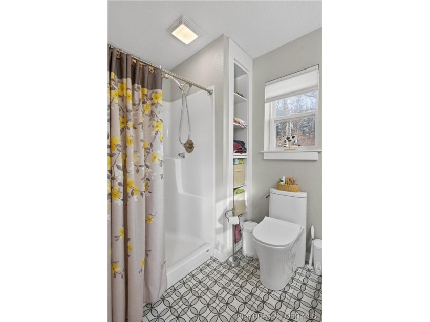 This 3-bedroom, 2.5-bath lakefront home offers over 2,000 square - photo 25