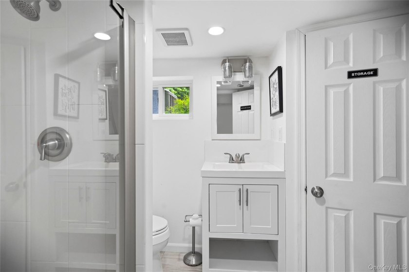 Welcome to this Beautifully Renovated Ranch-Style Home in - photo 34