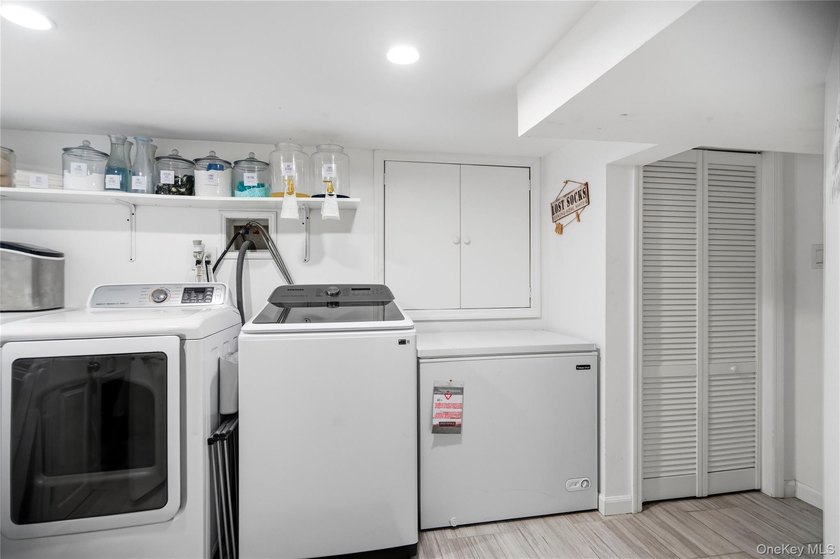 Welcome to this Beautifully Renovated Ranch-Style Home in - photo 35