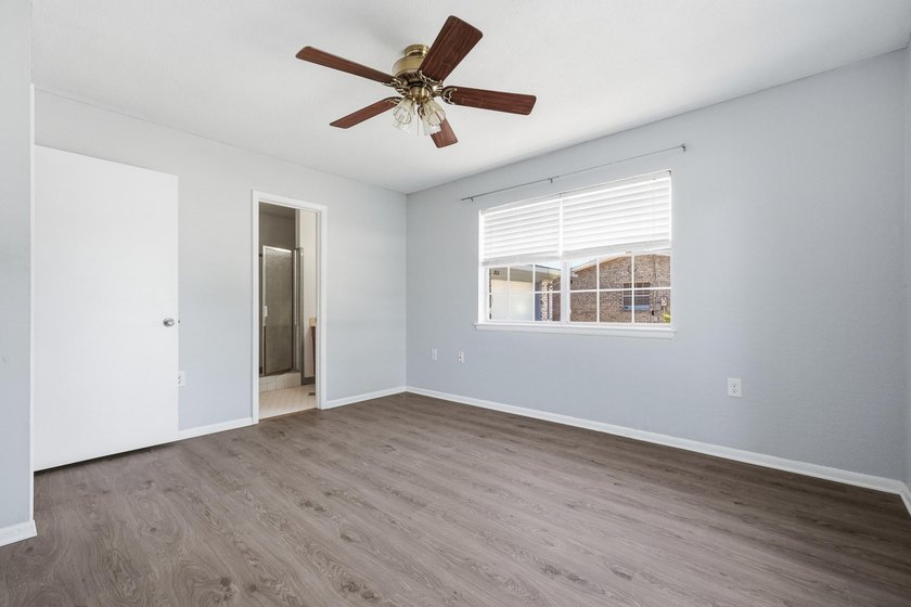 Spacious 3-Bedroom, 2-Bath All-Brick Home in Desirable Palm - photo 36