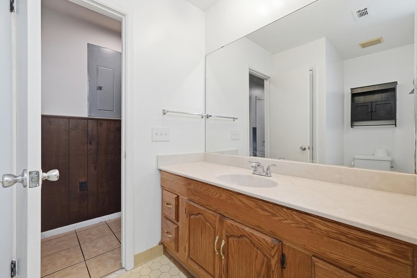 Spacious 3-Bedroom, 2-Bath All-Brick Home in Desirable Palm - photo 46