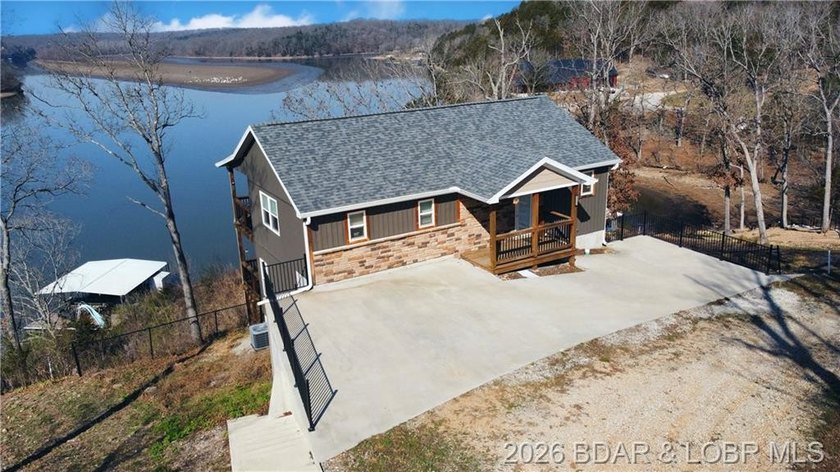 This 3-bedroom, 2.5-bath lakefront home offers over 2,000 square - photo 46