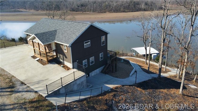 This 3-bedroom, 2.5-bath lakefront home offers over 2,000 square - photo 48