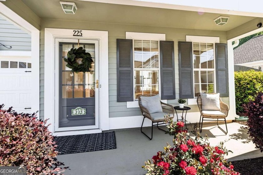 Don't miss this beautifully UPDATED 2BR/2BA ranch in desirable - photo 2
