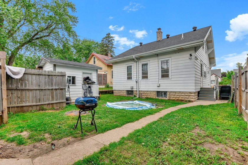 This 3-bedroom, 2-bath home with a detached 2-car garage is full - photo 21