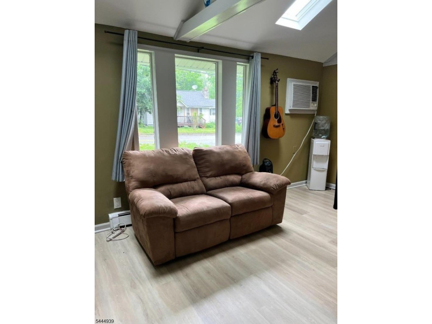 Take a look at this beautiful 3 bedroom 1 bath home tucked away - photo 6