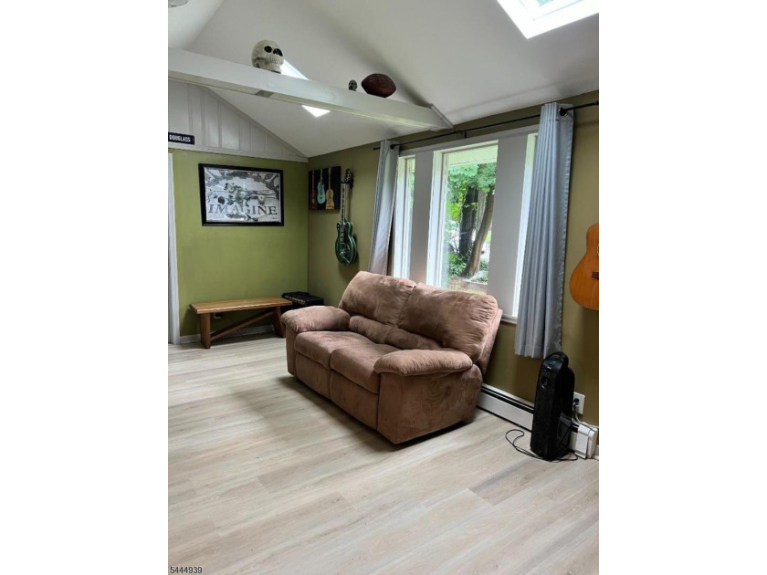 Take a look at this beautiful 3 bedroom 1 bath home tucked away - photo 7