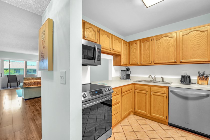 Fully Furnished, move-in ready, turn-key, 2-bedroom, 2-bath - photo 11