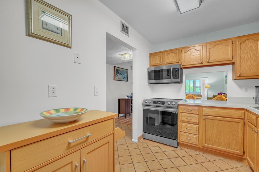 Fully Furnished, move-in ready, turn-key, 2-bedroom, 2-bath - photo 13