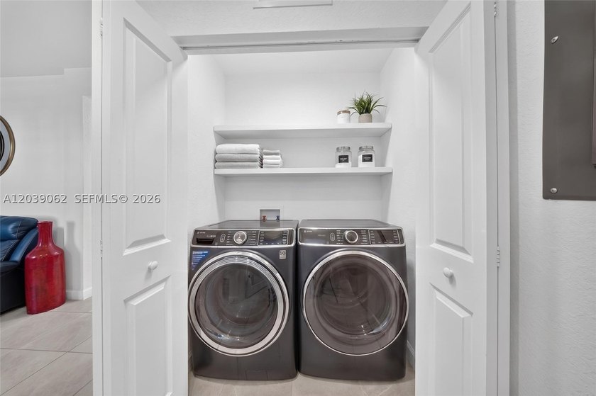 Welcome to this beautiful brand-new 3-bedroom, 2.5-bathroom - photo 2