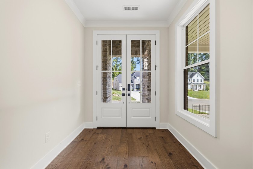 Welcome to Brookmere Manor, one of Farragut's most prestigious - photo 5