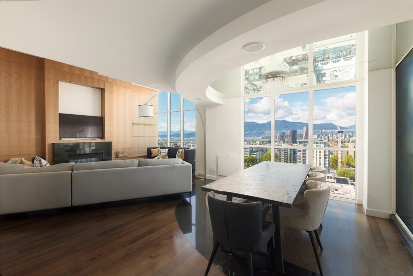 Hennessy House, a truly exceptional penthouse residence in the - photo 9